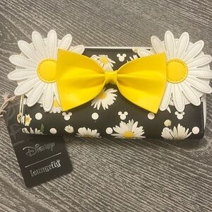 Loungefly Minnie daisy wallet